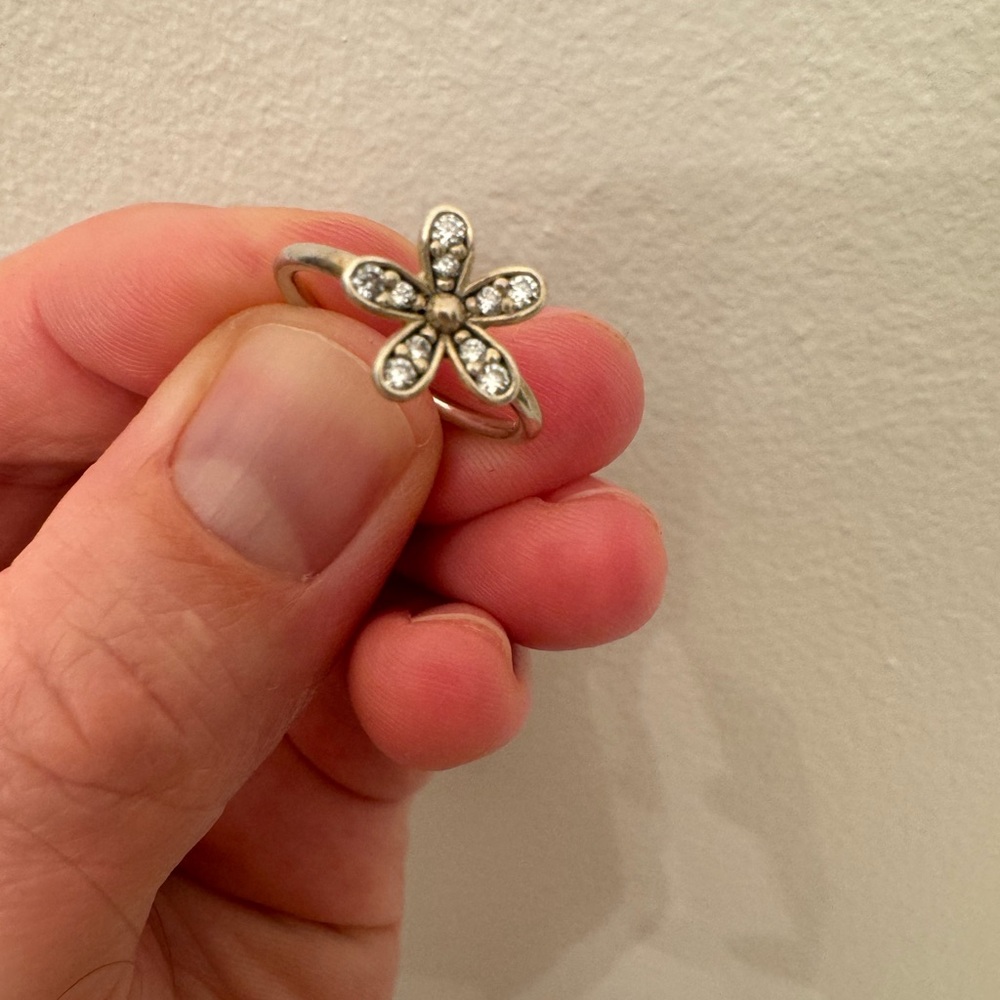Pandora flower ring - Picture 3 of 4